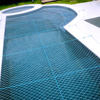 Instalação de rede para piscinas com formato especial