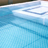 Instalação de rede de proteção em piscinas